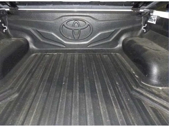 Toyota Hilux 2023 — миниатюра 3