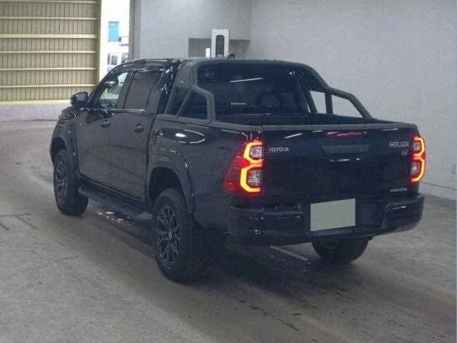 Toyota Hilux 2023 — миниатюра 2