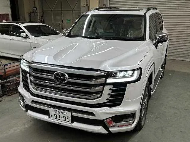 Toyota Land Cruiser 2023 — фото 1, купить с доставкой в Москву