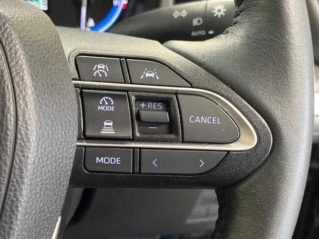Toyota Voxy 2023 — миниатюра 2