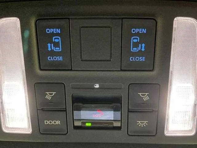 Toyota Noah 2022 — миниатюра 2