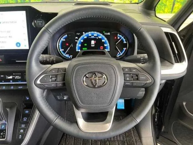 Toyota Voxy 2025 — миниатюра 2