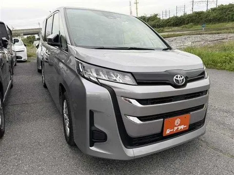 Toyota Noah 2023 купить в Москве