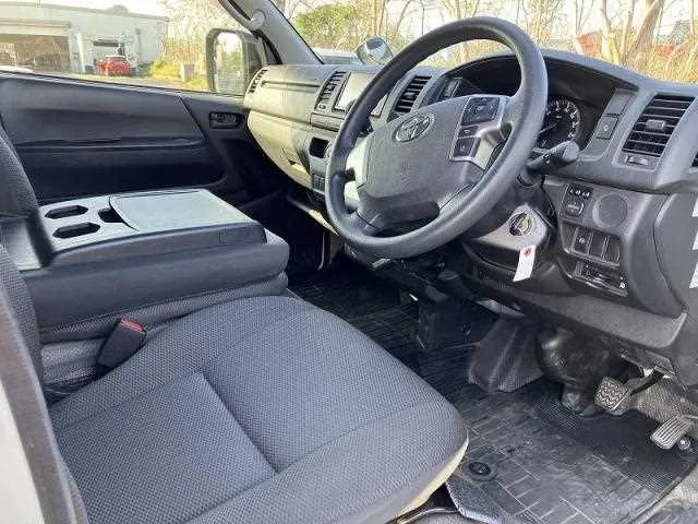 Toyota Hiace Van 2023 — миниатюра 2