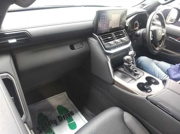 Toyota Land Cruiser ZX DIESEL*MODELISTA*REAR ENTERTAINMENT*JBL 2024 — миниатюра 2