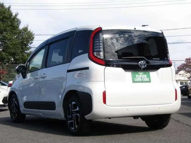 Toyota Sienta 2023 — миниатюра 2
