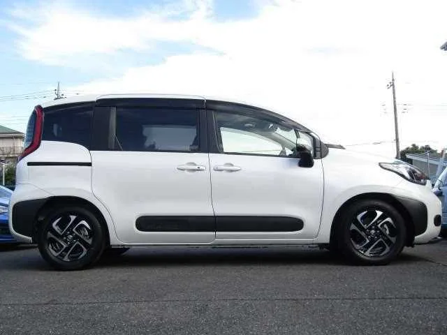 Toyota Sienta 2023 — миниатюра 3
