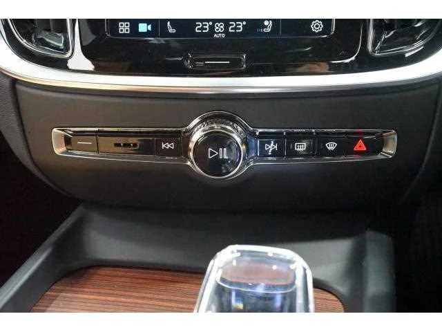 Volvo V60 2023 — миниатюра 3