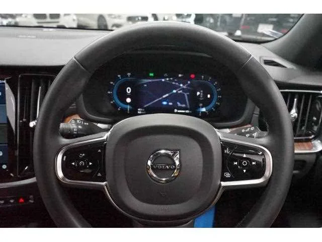 Volvo V60 2023 — миниатюра 4