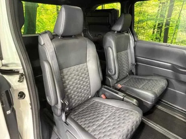 Toyota Voxy 2025 — миниатюра 3