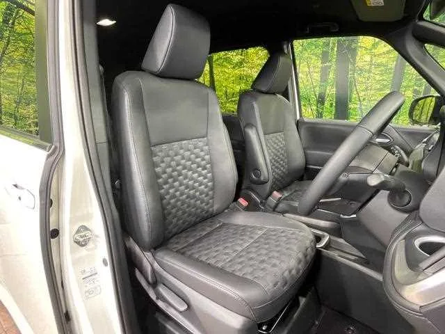 Toyota Voxy 2025 — миниатюра 5