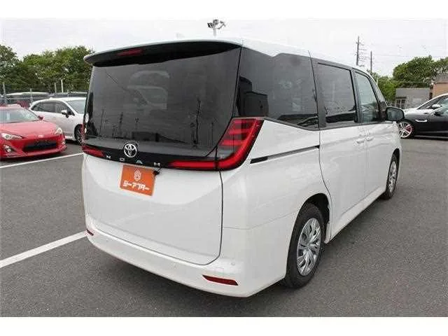 Toyota Noah 2023 — миниатюра 2