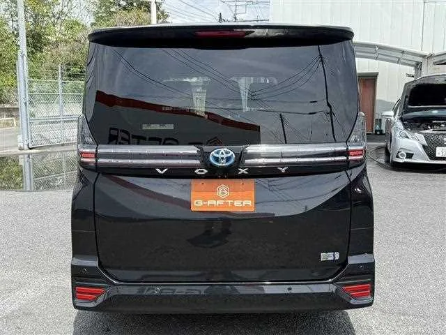 Toyota Voxy 2023 — миниатюра 3