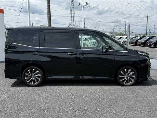 Toyota Voxy 2023 — миниатюра 5