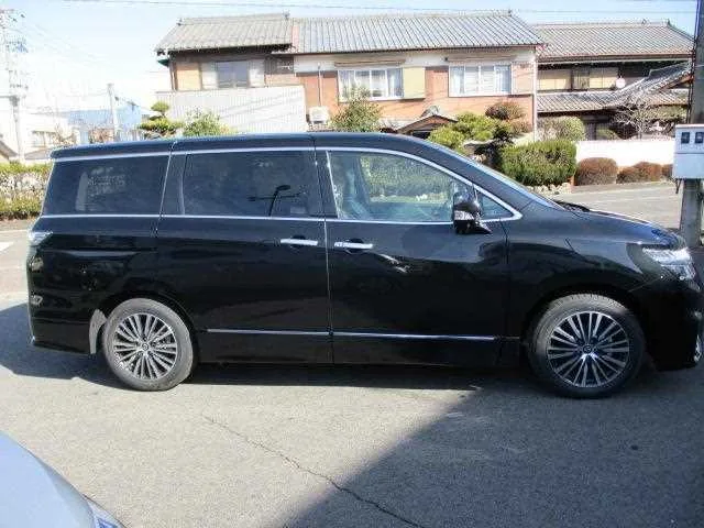 Nissan Elgrand 2026 — миниатюра 4