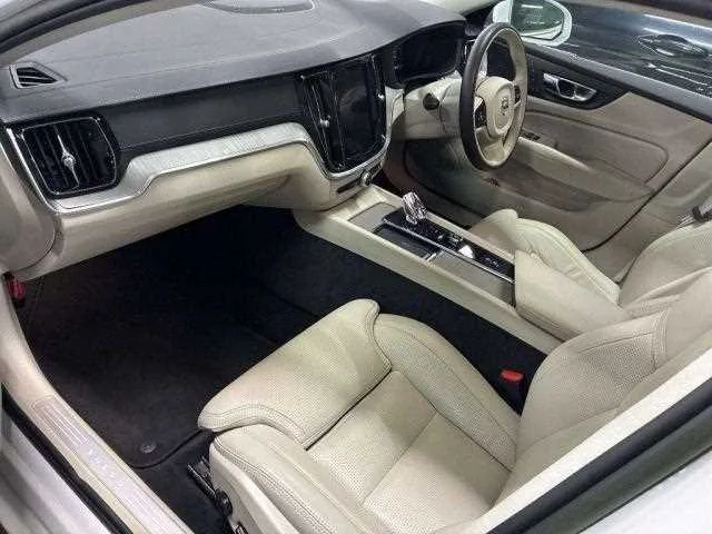 Volvo V60 2022 — миниатюра 4