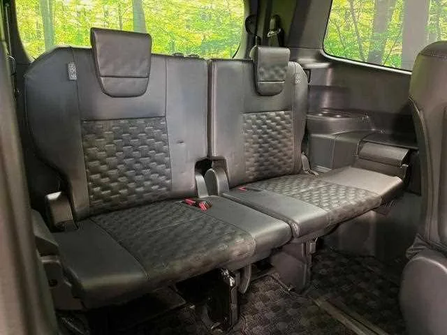 Toyota Voxy 2022 — миниатюра 3