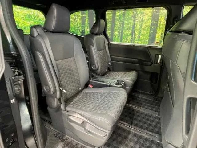Toyota Voxy 2022 — миниатюра 5