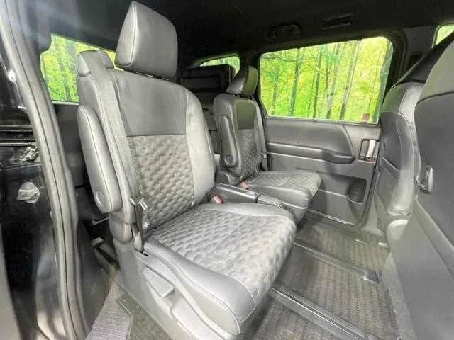 Toyota Voxy 2023 — миниатюра 3