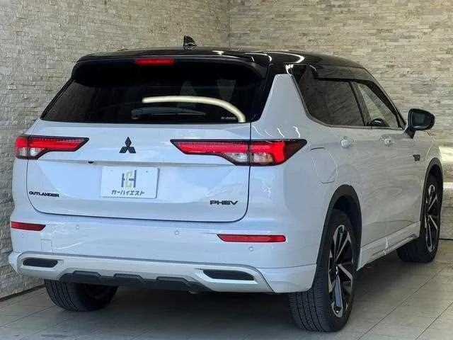 Mitsubishi Outlander 2022 — миниатюра 4