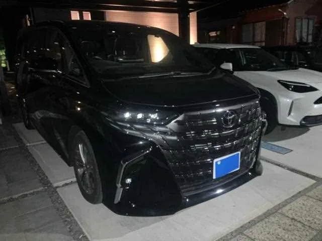 Toyota Alphard Hybrid 2024 — фото 1, купить с доставкой в Москву