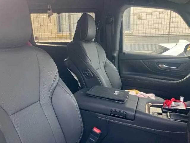 Toyota Alphard G Z 2024 — миниатюра 3