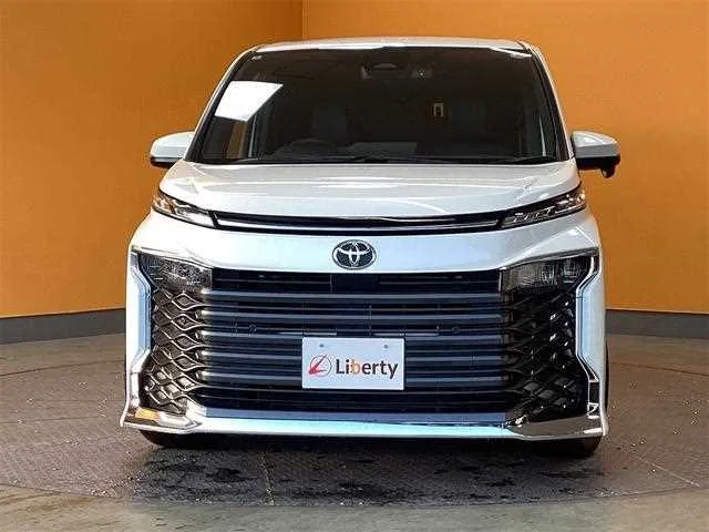 Toyota Voxy 2024 — миниатюра 2
