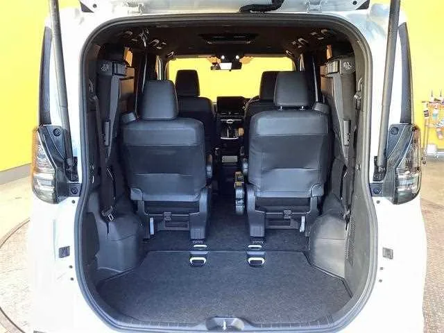 Toyota Voxy 2024 — миниатюра 3