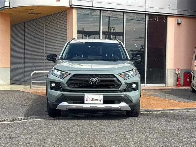 Toyota RAV4 2023 — миниатюра 3