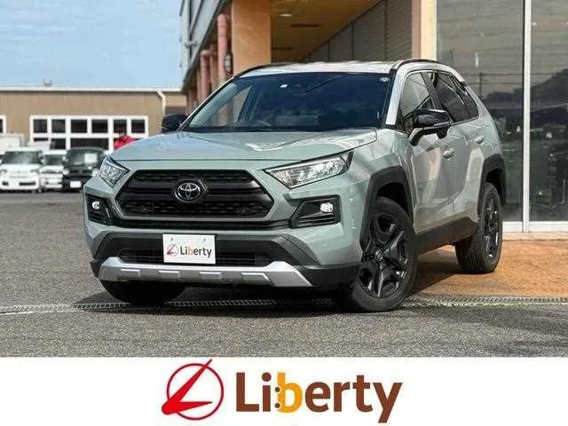 Toyota RAV4 2023 — фото 1, купить с доставкой в Москву