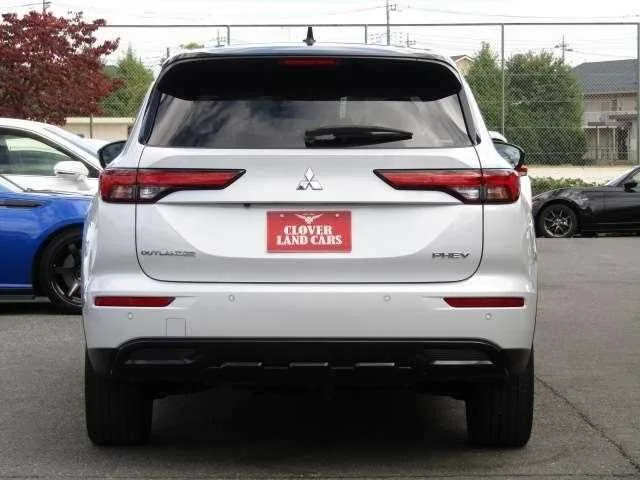 Mitsubishi Outlander 2023 — миниатюра 5