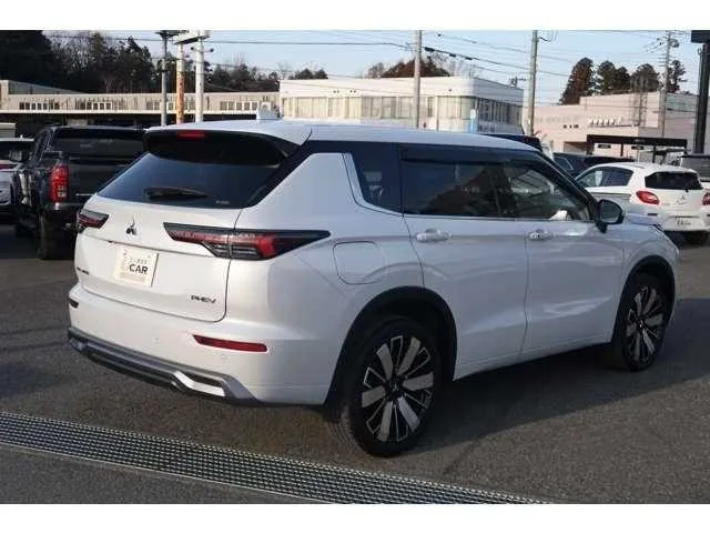 Mitsubishi Outlander 2024 — миниатюра 2