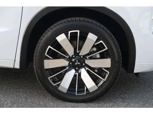 Mitsubishi Outlander 2024 — миниатюра 5