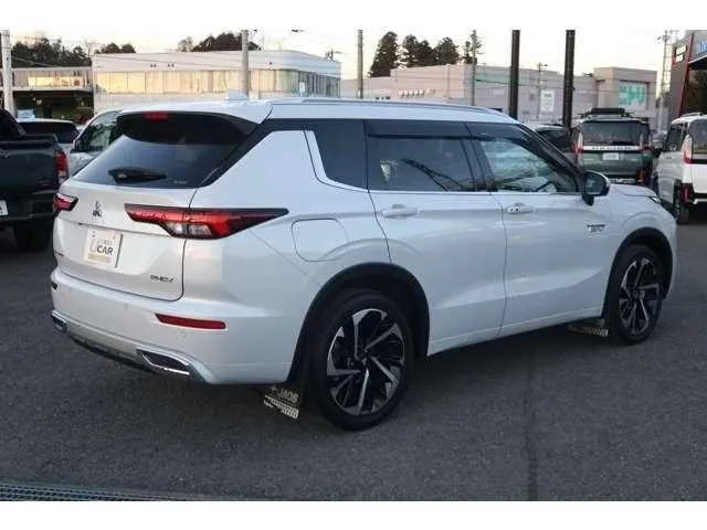 Mitsubishi Outlander 2023 — миниатюра 2