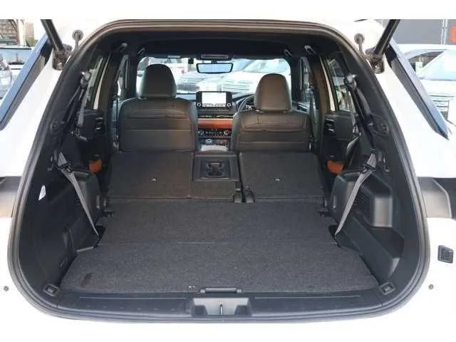 Mitsubishi Outlander 2023 — миниатюра 3