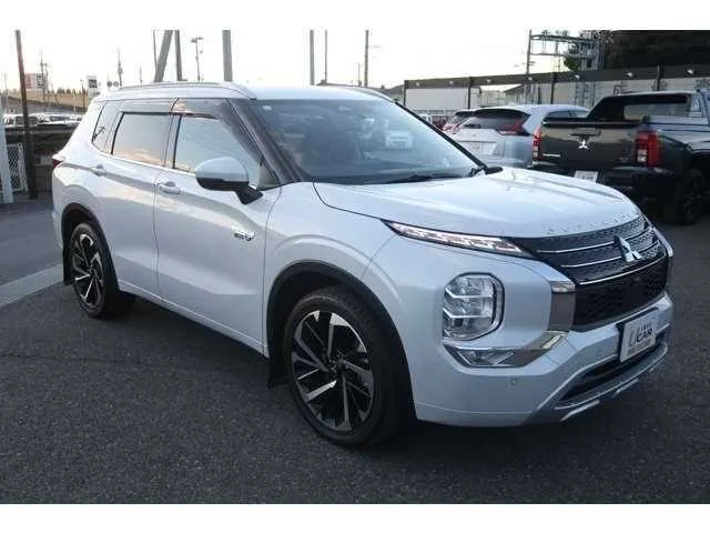 Mitsubishi Outlander 2023 — фото 1, купить с доставкой в Москву