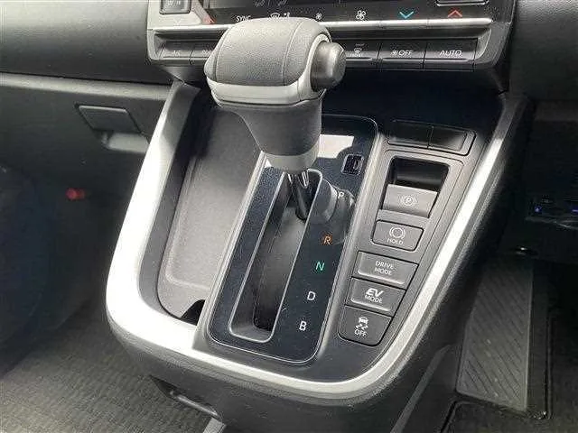 Toyota Voxy 2024 — миниатюра 5
