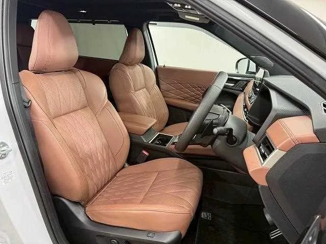 Mitsubishi Outlander P Executive Package 2025 — миниатюра 2