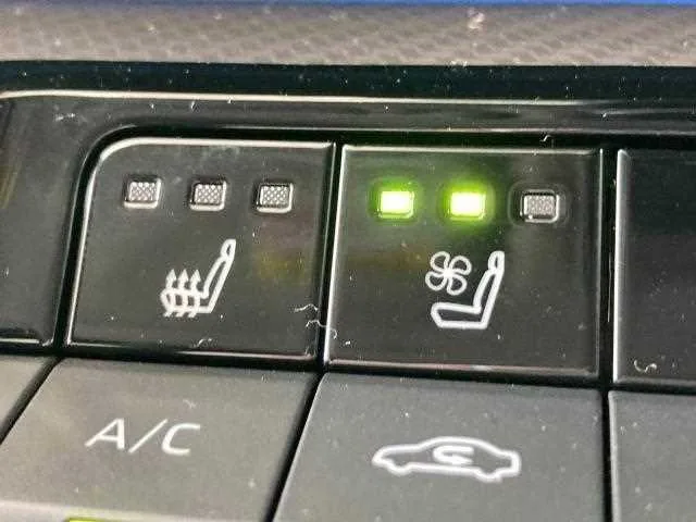 Toyota Prius Z 2023 — миниатюра 5
