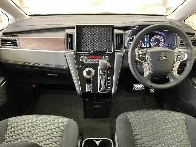 Mitsubishi Delica D:5 P 2025 — миниатюра 4