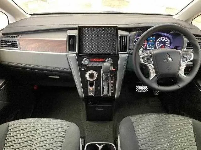 Mitsubishi Delica D5 P 2025 — миниатюра 4