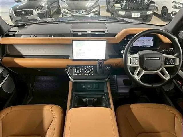 Land Rover Defender 130 FIRST EDITION 2023 — миниатюра 4