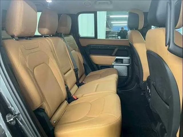 Land Rover Defender 130 FIRST EDITION 2023 — миниатюра 5