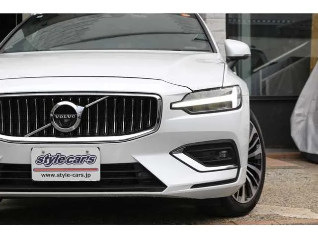 Volvo V60 2022 — миниатюра 2