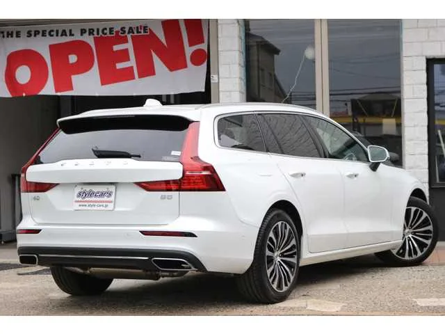 Volvo V60 2022 — миниатюра 3