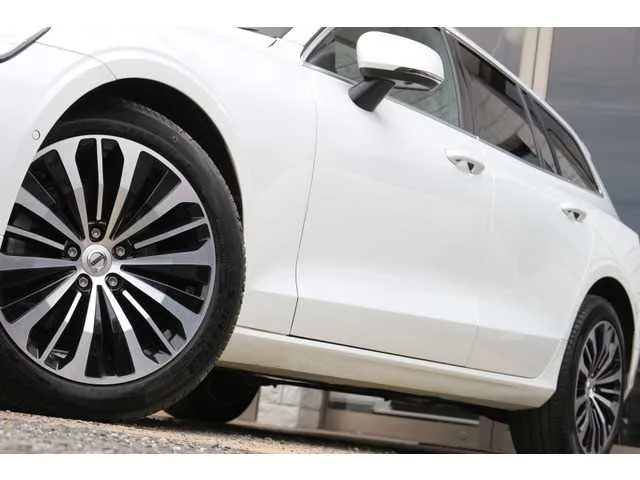 Volvo V60 2022 — миниатюра 4