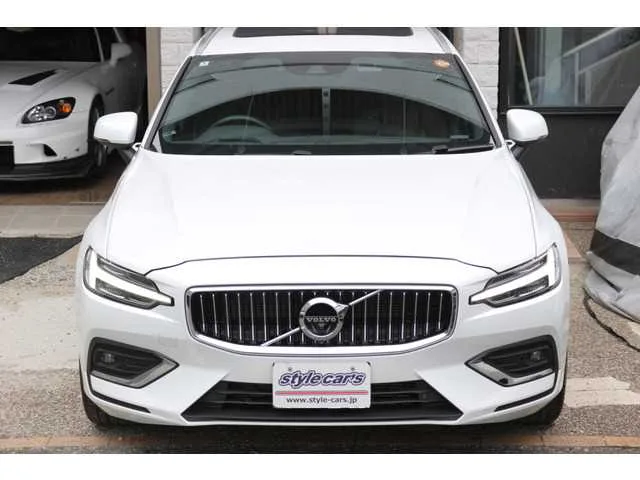 Volvo V60 2022 — миниатюра 5