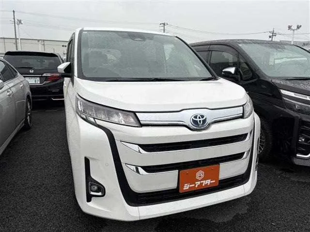 Toyota Noah 2022 — фото 1, купить с доставкой в Москву