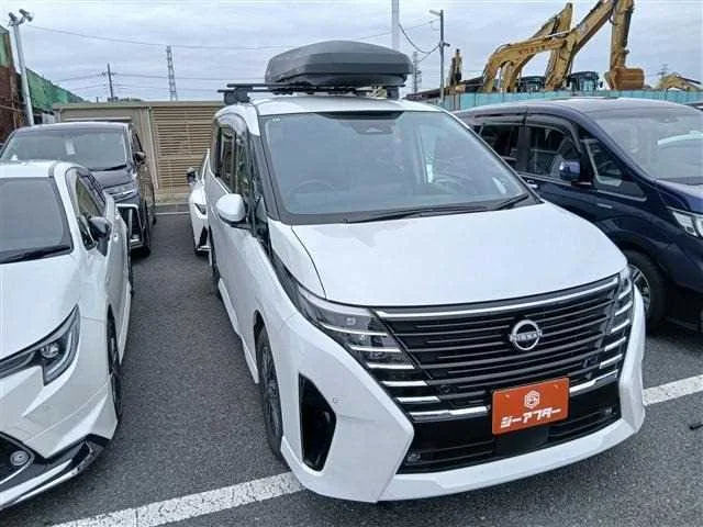 Nissan Serena 2024 — фото 1, купить с доставкой в Москву