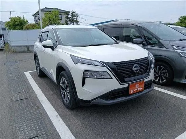 Nissan X-Trail 2023 — фото 1, купить с доставкой в Москву